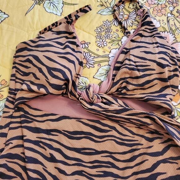 Aerie One Piece Cutout Zebra Print Wrap Tie Waist‎ Swimsuit Size Medium New!!! - Picture 8 of 12